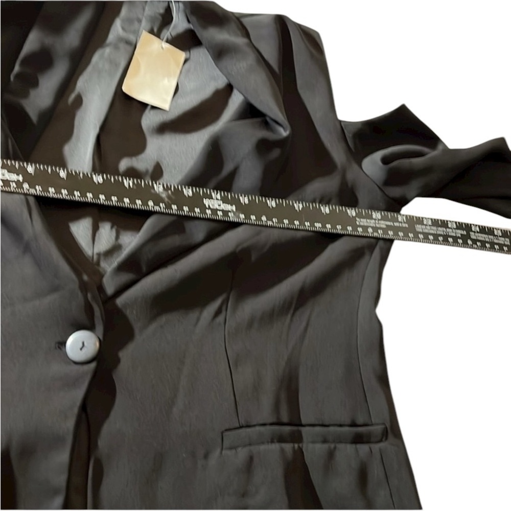 Harlowe & Graham size medium black cold shoulder blazer